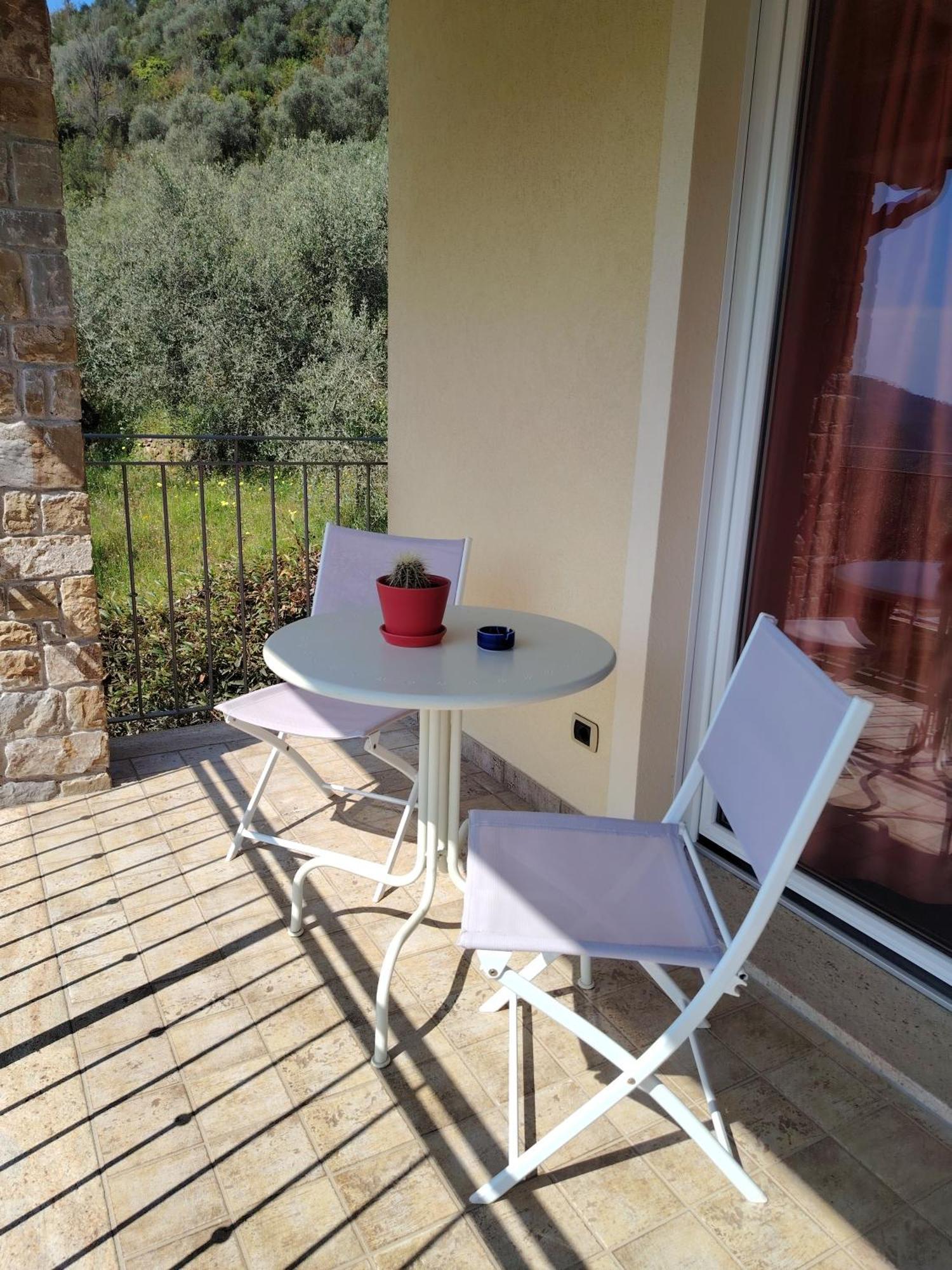 Bed and Breakfast La Cicala Stonata à Dolceacqua Extérieur photo